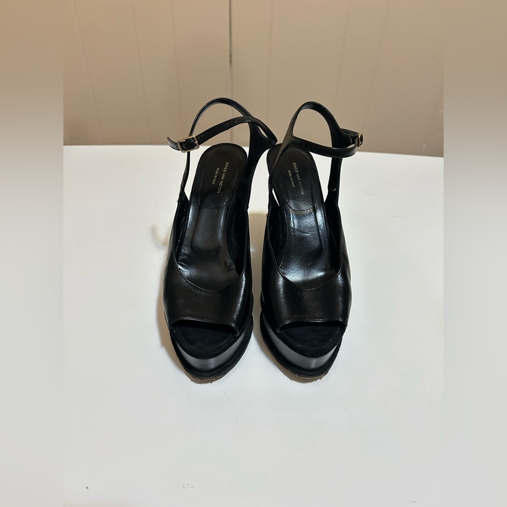 DVN Black leather and suede open toe heel